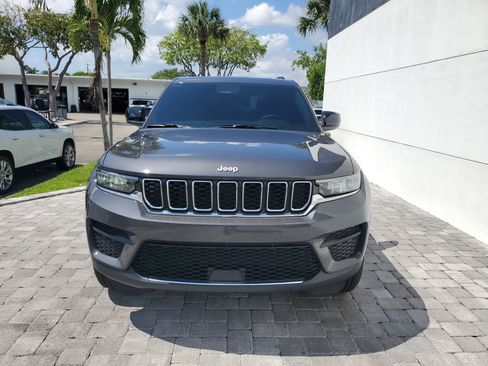 Used 2025 Jeep Grand Cherokee Laredo X RWD image 2