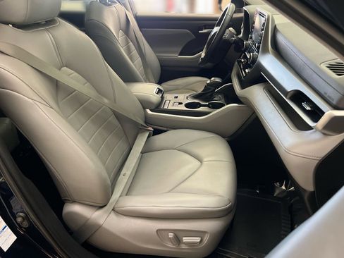 Used 2021 Toyota Highlander XLE image 26
