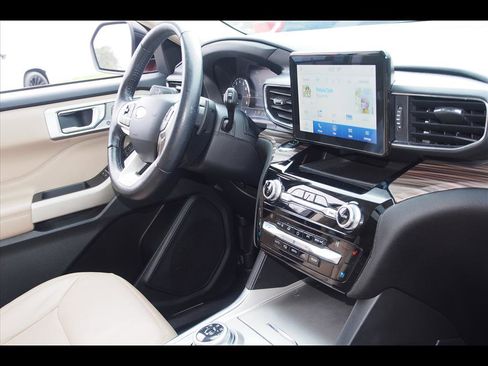 Used 2021 Ford Explorer Limited w/ Equipment Group 301A image 10