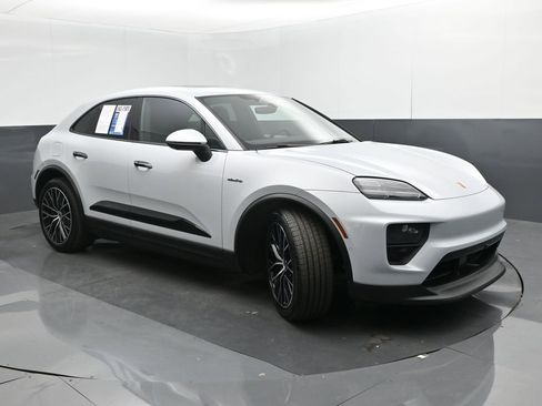 Used 2024 Porsche Macan 4 Electric w/ Premium Package image 7