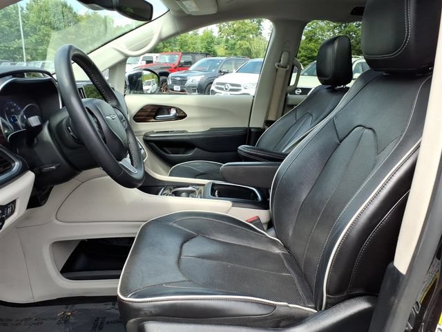 Used 2023 Chrysler Pacifica Limited FWD image 9