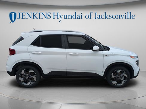 New 2026 Hyundai Venue SEL FWD image 2
