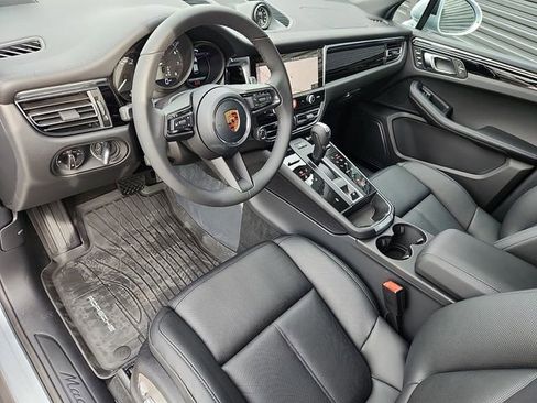 Certified 2026 Porsche Macan AWD/4WD image 4