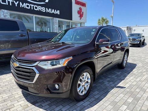 Used 2021 Chevrolet Traverse LT image 3