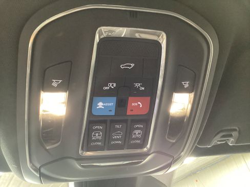 Used 2024 Jeep Wagoneer Series III w/ Premium Group I AWD/4WD image 21