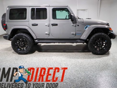 Used 2023 Jeep Wrangler Unlimited Sahara w/ Cold Weather Group AWD/4WD image 7