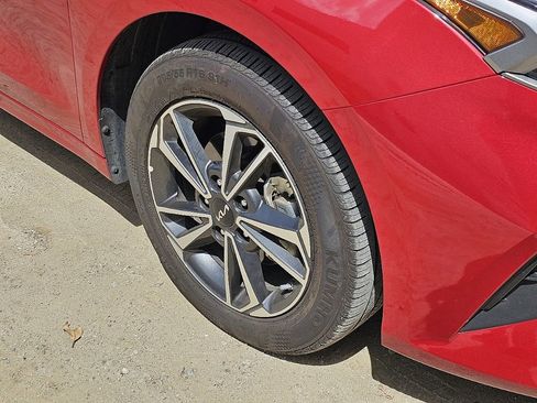 Used 2022 Kia Forte LXS w/ LXS Technology Package FWD image 7