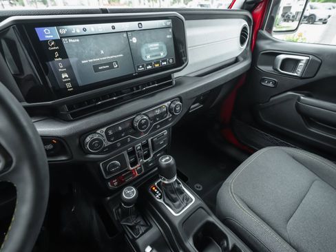 Used 2024 Jeep Wrangler Willys image 12