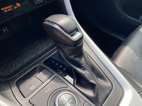 Used 2019 Toyota RAV4 XSE AWD/4WD image 19
