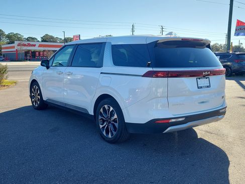 Certified 2024 Kia Carnival EX image 4