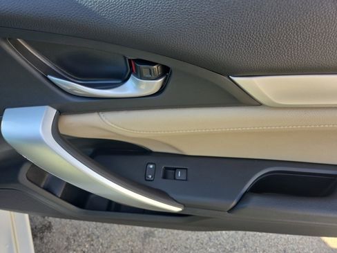Used 2017 Honda Civic Touring image 16