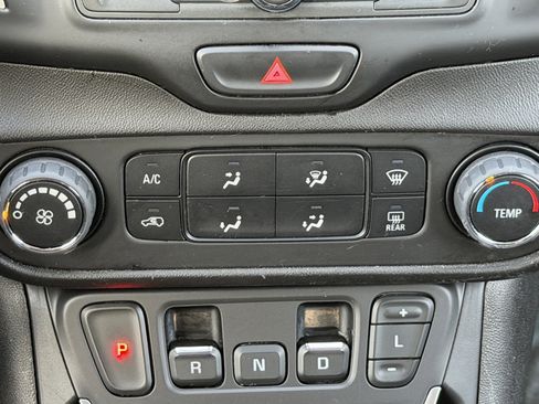 Used 2018 GMC Terrain SLE image 24