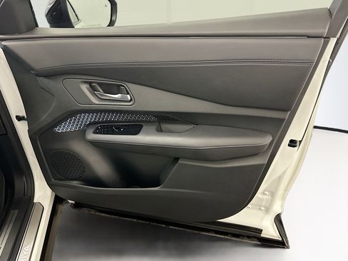 Used 2024 Nissan Ariya AWD image 33