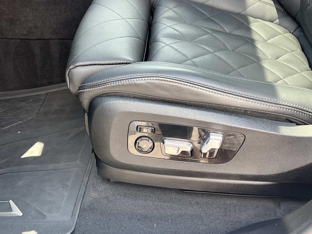 Used 2024 BMW X7 xDrive40i w/ M Sport Package AWD/4WD image 22