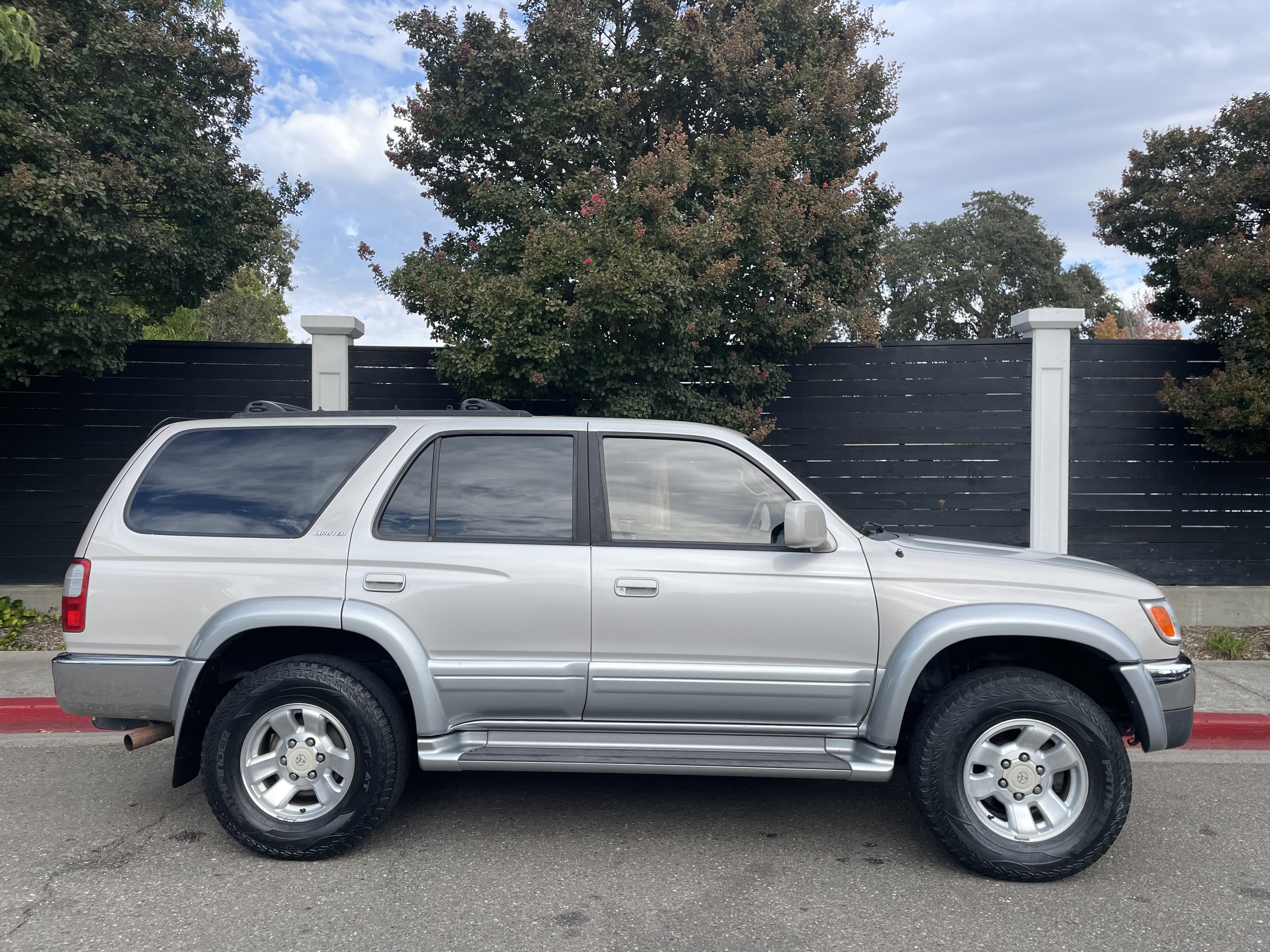 Used 1997 Toyota 4Runner Limited AWD/4WD image 1