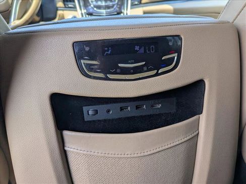 Used 2018 Cadillac Escalade ESV Platinum AWD/4WD image 19