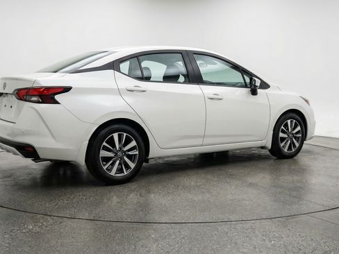 Used 2025 Nissan Versa SV image 9