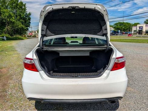 Used 2017 Toyota Camry SE w/ Moonroof Package FWD image 7
