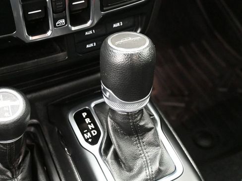 Used 2021 Jeep Gladiator Sport image 24