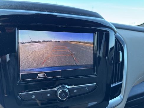 Used 2022 Chevrolet Traverse LS image 11