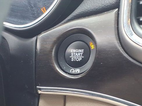 Used 2018 Jeep Grand Cherokee Limited image 17