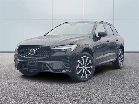 Used 2025 Volvo XC60 B5 Plus image 1