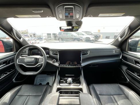 Used 2023 Jeep Wagoneer L Series II image 9