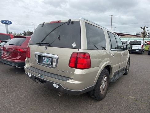 Used 2004 Lincoln Navigator Luxury image 4