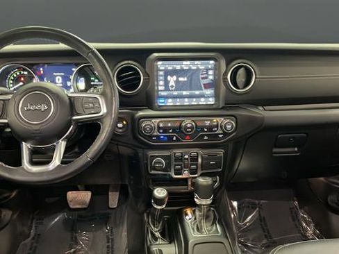 Used 2022 Jeep Wrangler Unlimited Sahara w/ Cold Weather Group image 11