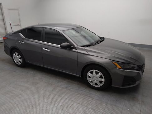 Used 2025 Nissan Altima 2.5 S FWD image 11