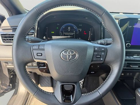 Used 2025 Toyota Camry SE FWD image 18