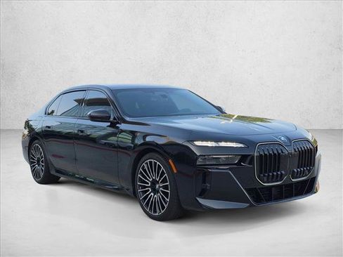 Used 2025 BMW 760i xDrive w/ Executive Package AWD/4WD image 3