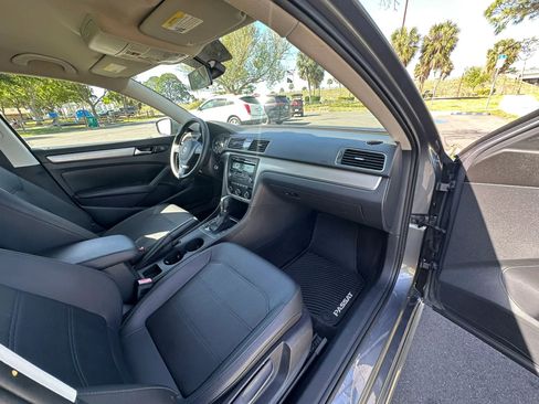 Used 2014 Volkswagen Passat 1.8T Wolfsburg Edition image 17