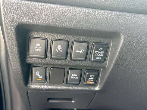 Used 2017 Nissan Pathfinder Platinum w/ Family Entertainment Package AWD/4WD image 18