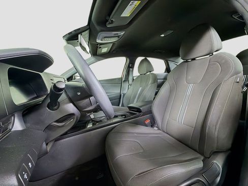 Used 2025 Hyundai Elantra Sport image 13