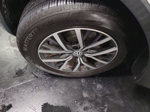 Used 2019 Volkswagen Tiguan SE w/ Panoramic Sunroof Package FWD image 14