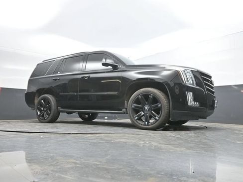 Used 2017 Cadillac Escalade Luxury AWD/4WD image 48