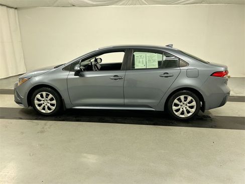 Used 2022 Toyota Corolla LE image 6