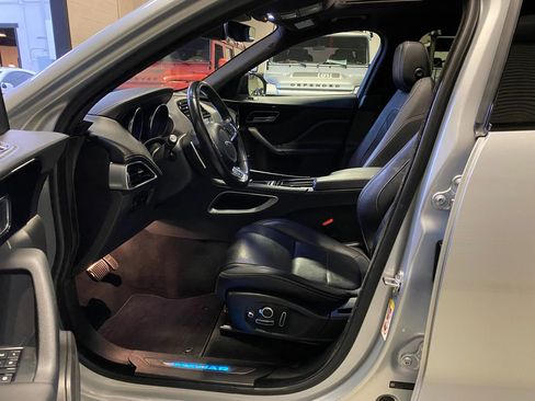 Used 2019 Jaguar F-PACE S image 14