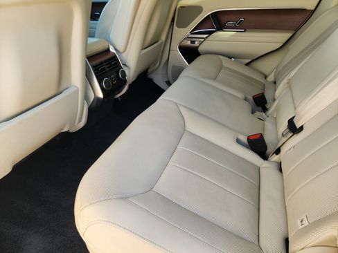 Certified 2023 Land Rover Range Rover SE image 31