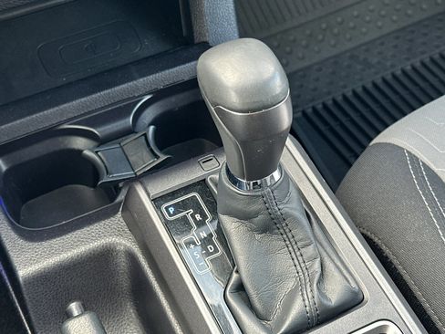 Certified 2022 Toyota Tacoma TRD Off-Road AWD/4WD image 20