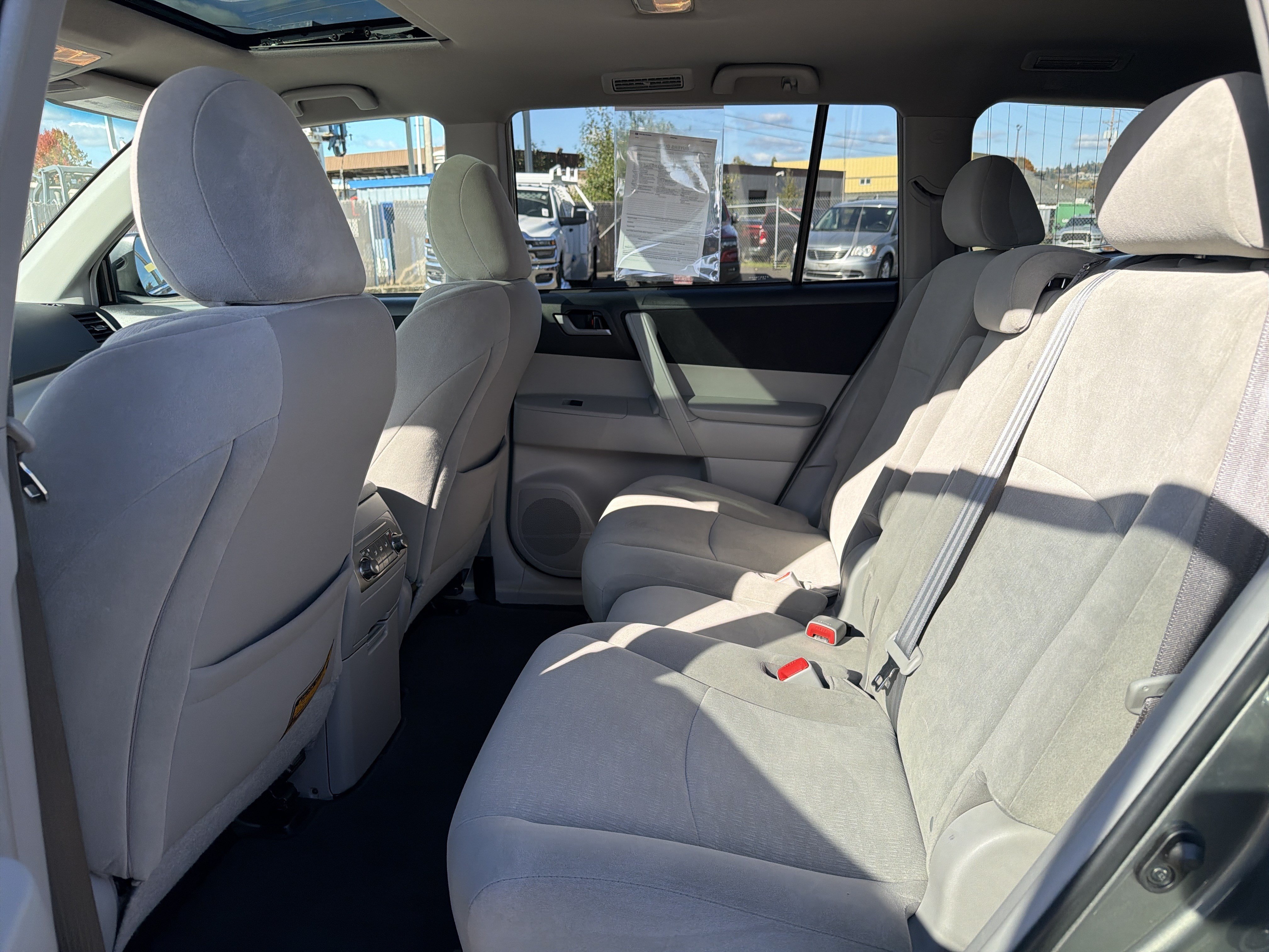 Used 2012 Toyota Highlander 4WD w/ Tech Pkg image 11