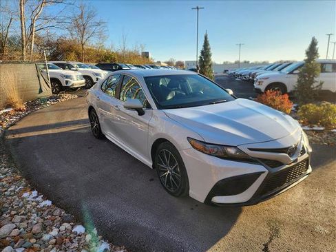 Used 2024 Toyota Camry SE image 7