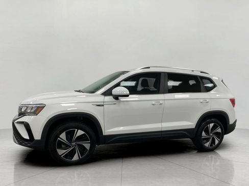 Used 2023 Volkswagen Taos SE w/ Panoramic Sunroof Package AWD/4WD image 8