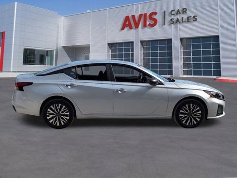 Used 2025 Nissan Altima 2.5 SV AWD/4WD image 5