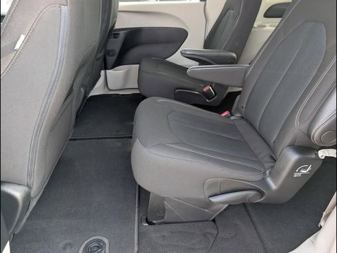 Used 2022 Chrysler Voyager LX FWD image 13