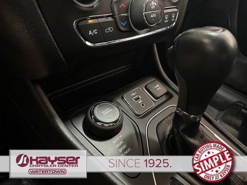 Certified 2021 Jeep Cherokee Latitude Lux w/ Comfort/Convenience Group AWD/4WD image 27