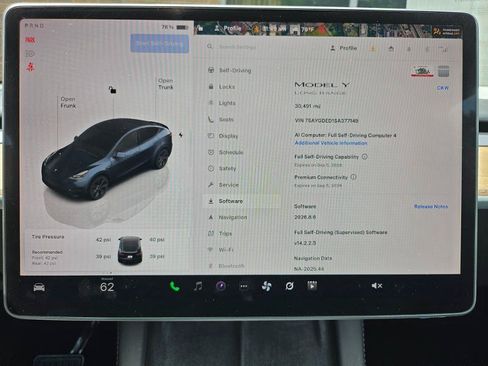 Used 2025 Tesla Model Y Long Range RWD image 3