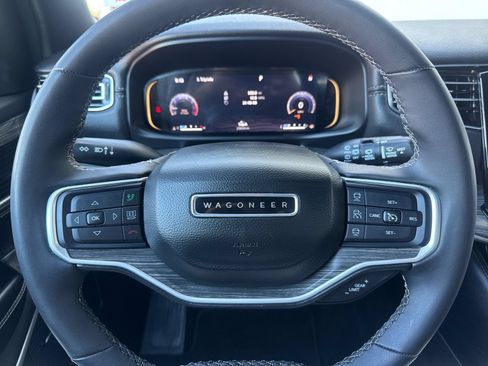 Used 2023 Jeep Wagoneer Series III w/ Preferred Equipment Group AWD/4WD image 27