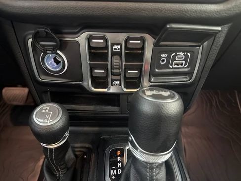 Used 2025 Jeep Wrangler Unlimited Sport AWD/4WD image 24